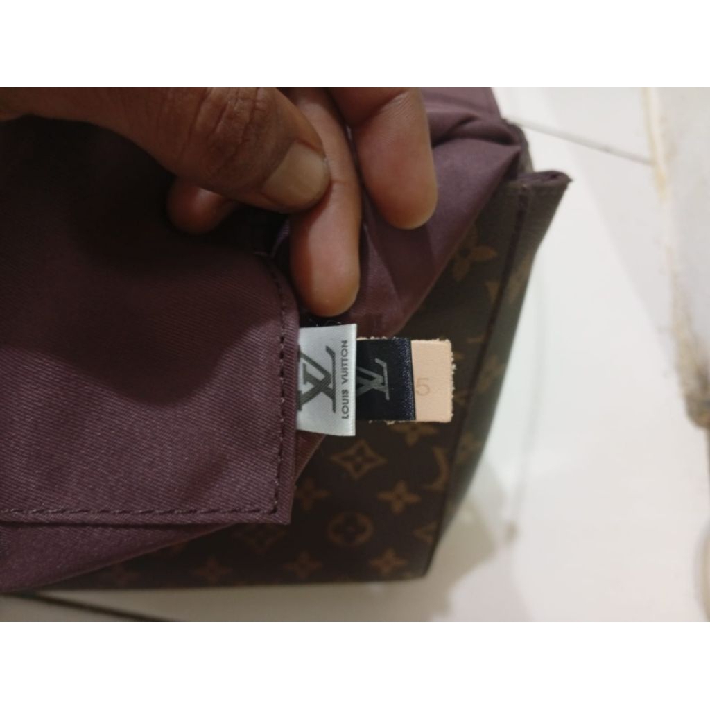 Tas Tote Monogram Cluny MM Louis Vuitton, Tas Bahu Wanita M42735