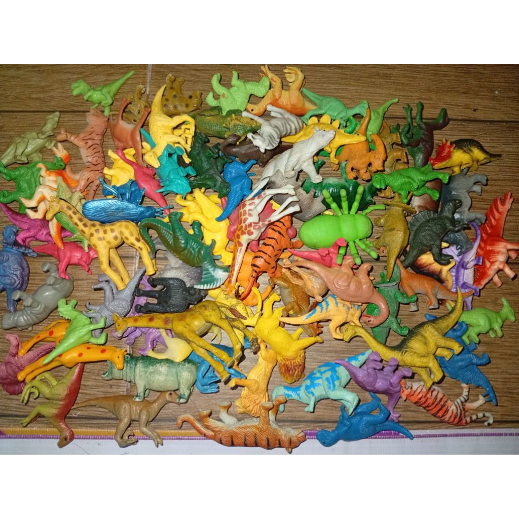 85 pcs Mainan Dinosaurus/hewan karet kecil second