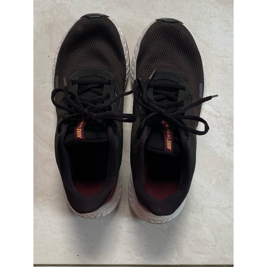 <preloved> sepatu running wanita size 8,5 (40)