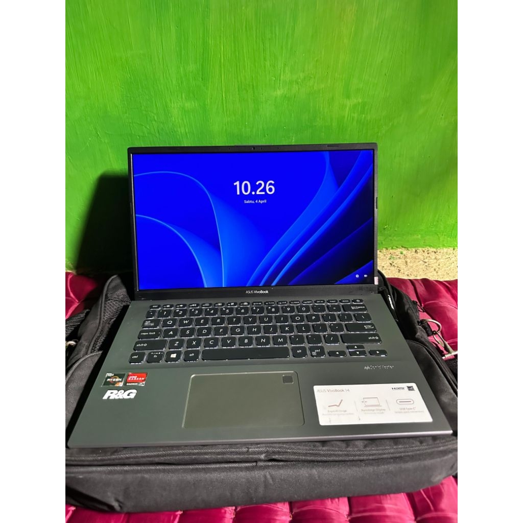 Asus vivobook f412 Ryzen 3 3250U with Radeon Graphic Ram 8 SSD 512gb SECOND