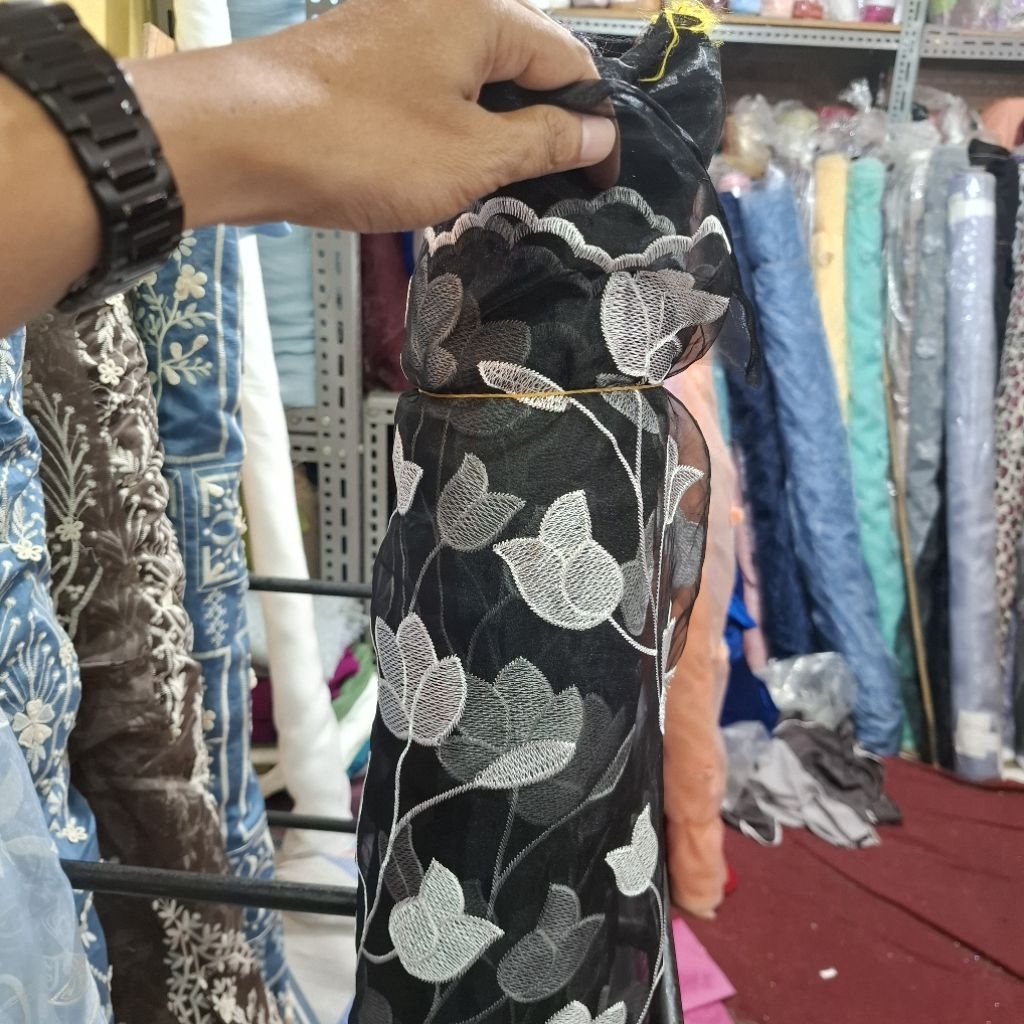 Kain Kaca Organza Motif Mawar Timbul
