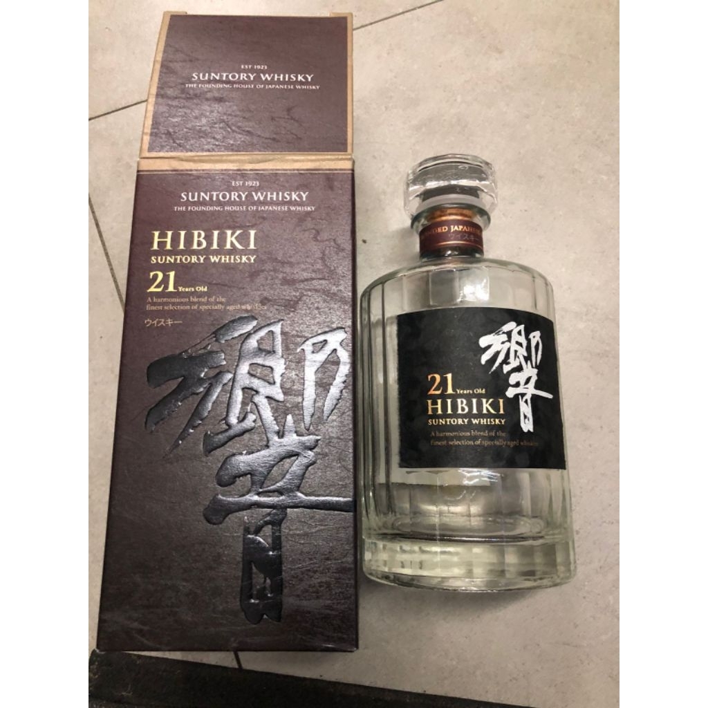 Botol Kosong Bekas Hibiki 21