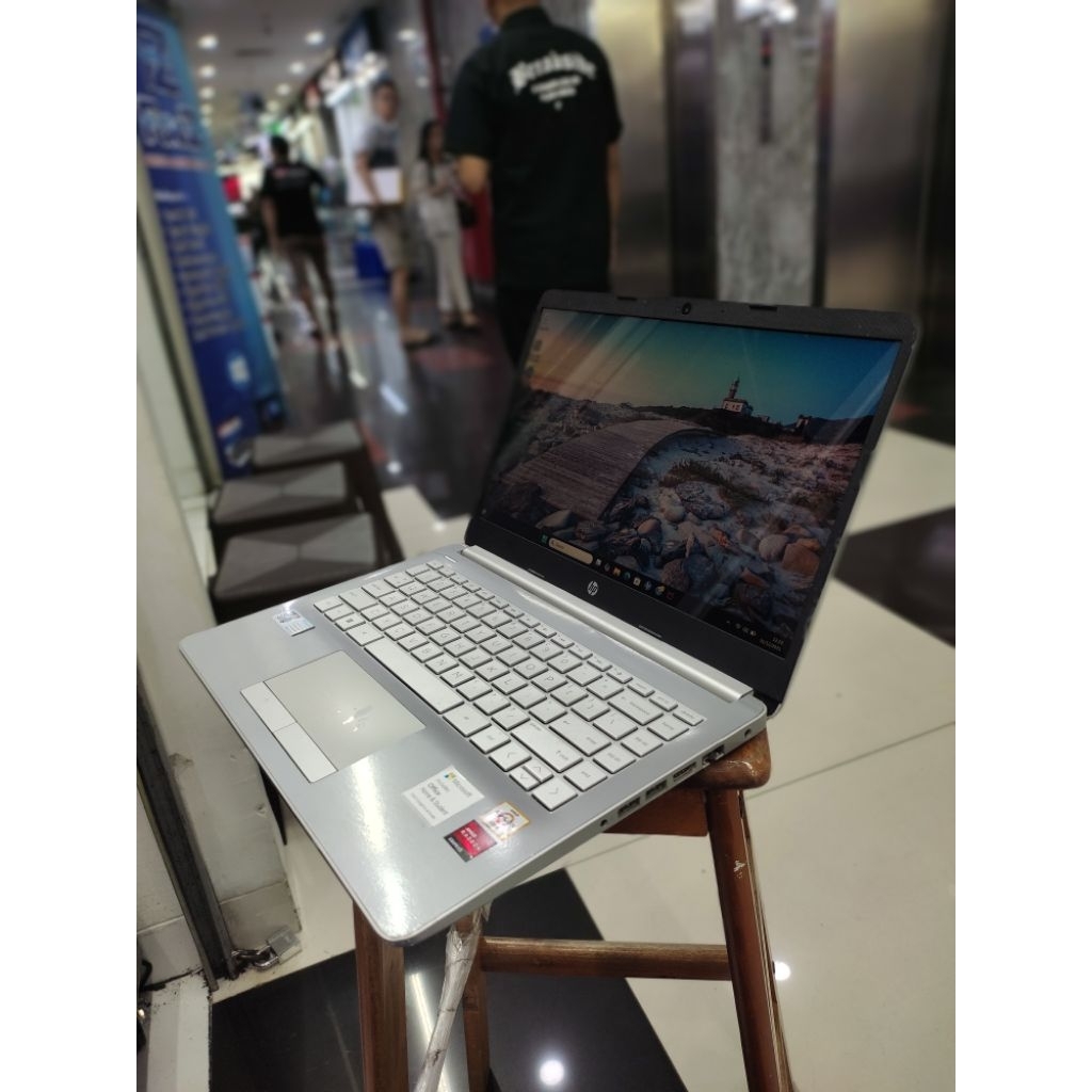 Hp 14s-dk amd athlon gold 3150u ram 8 gb ssd 512 gb
