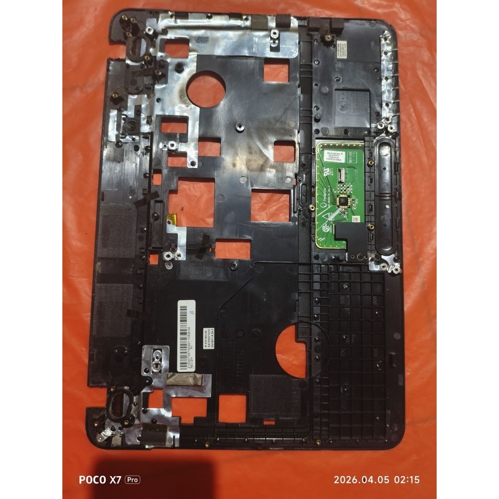 touchpad dan frame casing keyboard palmres laptop Toshiba l745 ori
