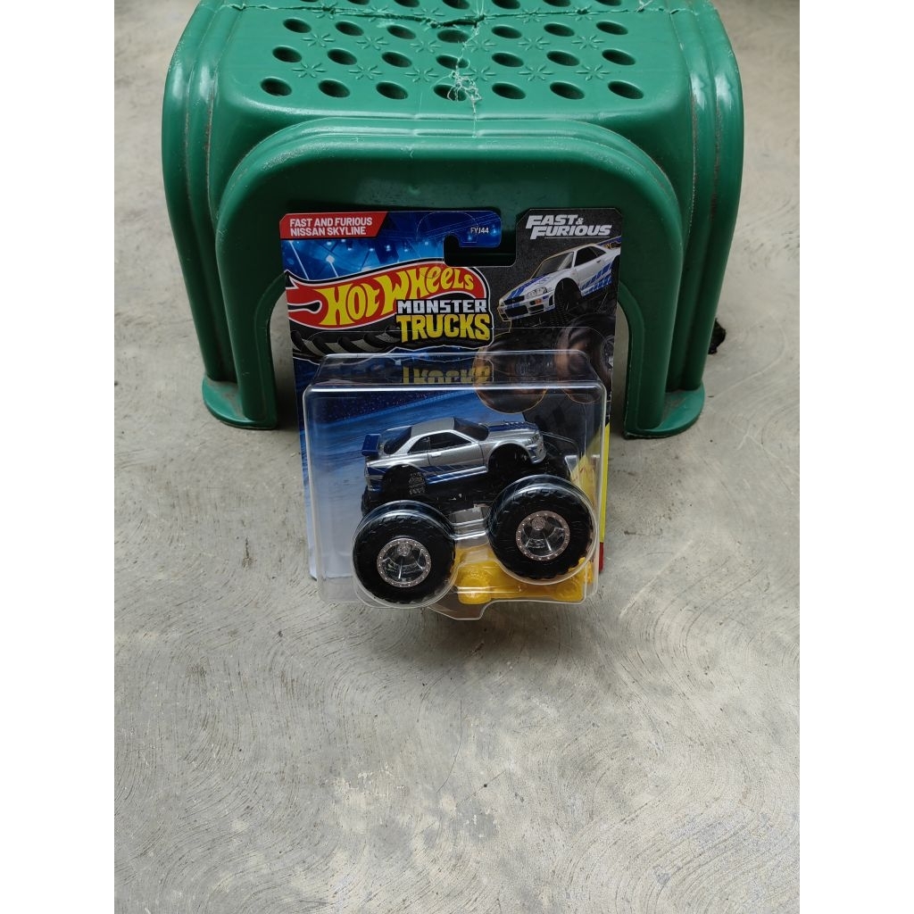 Hot Wheels Treasure Hunt Nissan Skyline GT-R R34 Fast & Furious x SpongeBob SquarePants Monster Truc