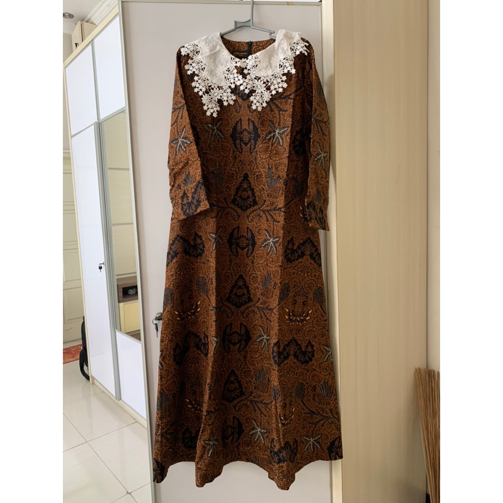 KAMAMANA BATIK - Gamis Batik Sogan Wahyu Tumurun Kerah Bordir (preloved)