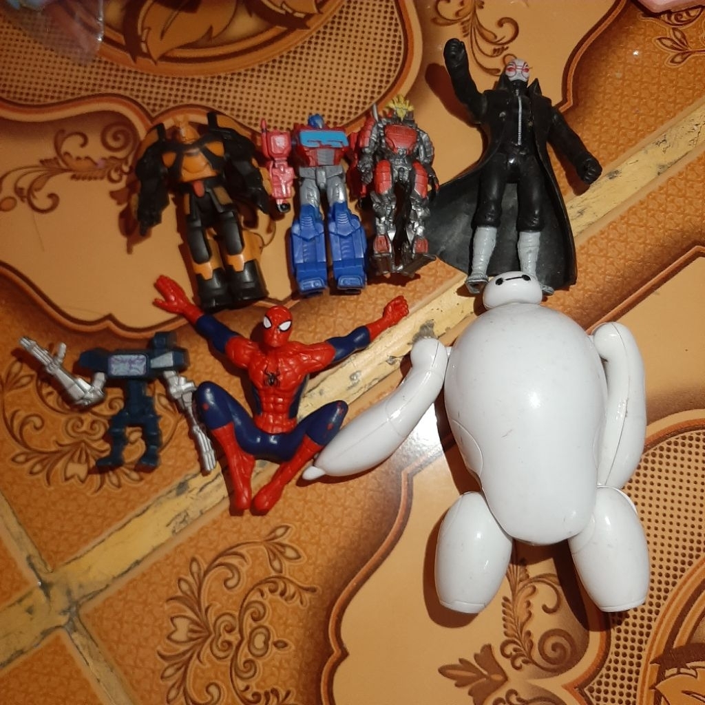 figure big hero 6 baymax , big hero 6 yokai musuh ya baymax, transformers optimus prime mini figure 