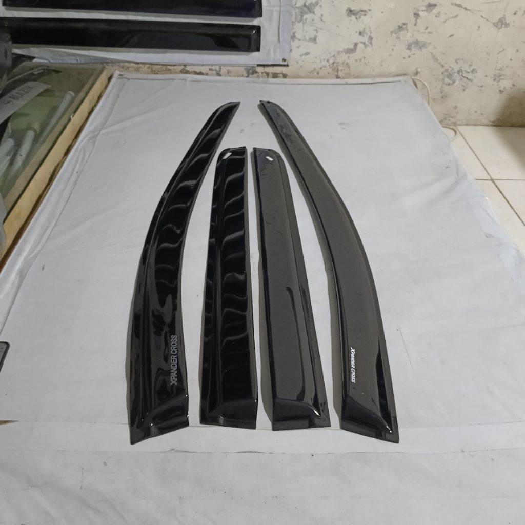 Talang air mobil XPANDER Cross slim