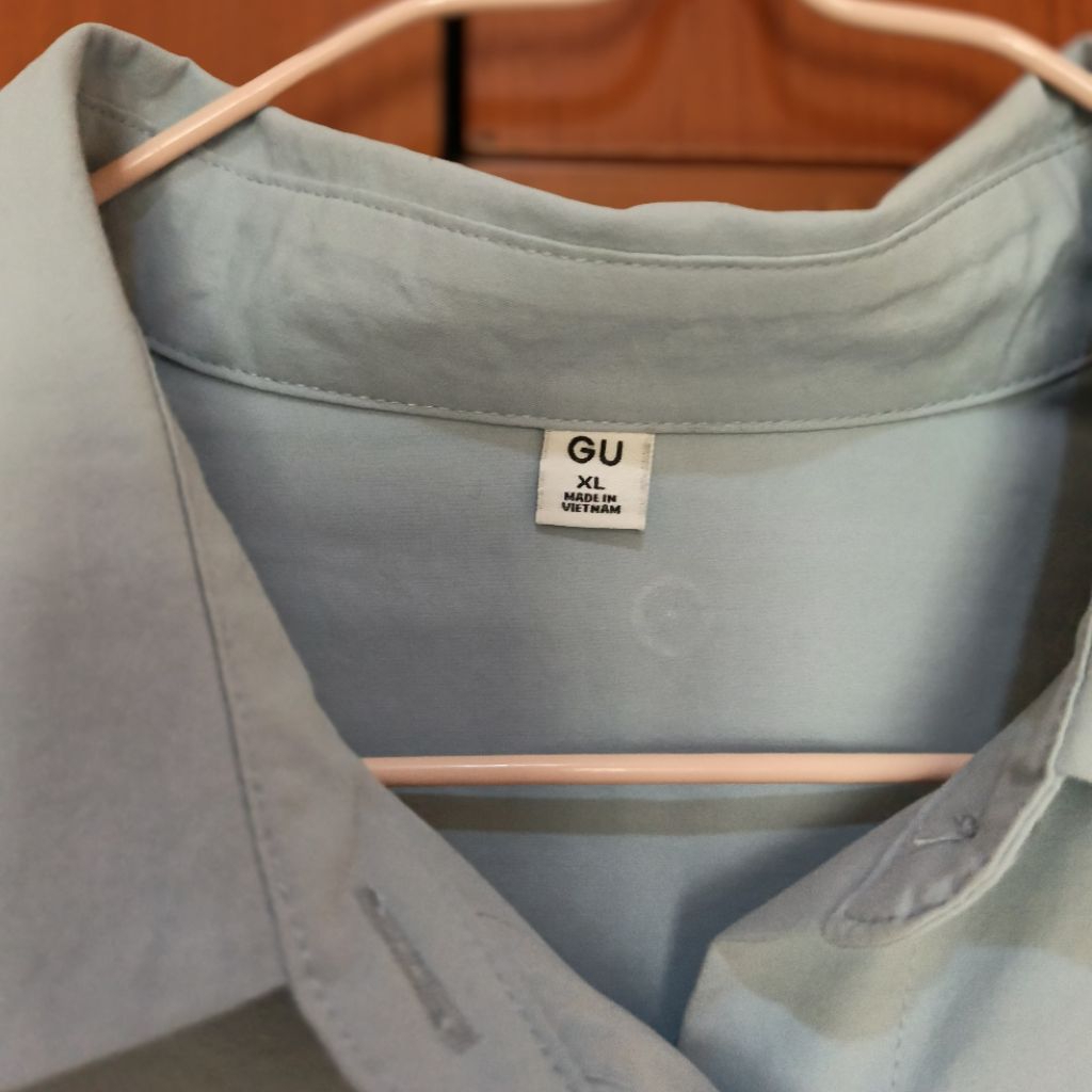 kemeja oversize GU uniqlo