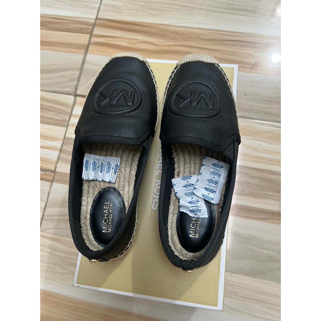 Sepatu espadrilles MK