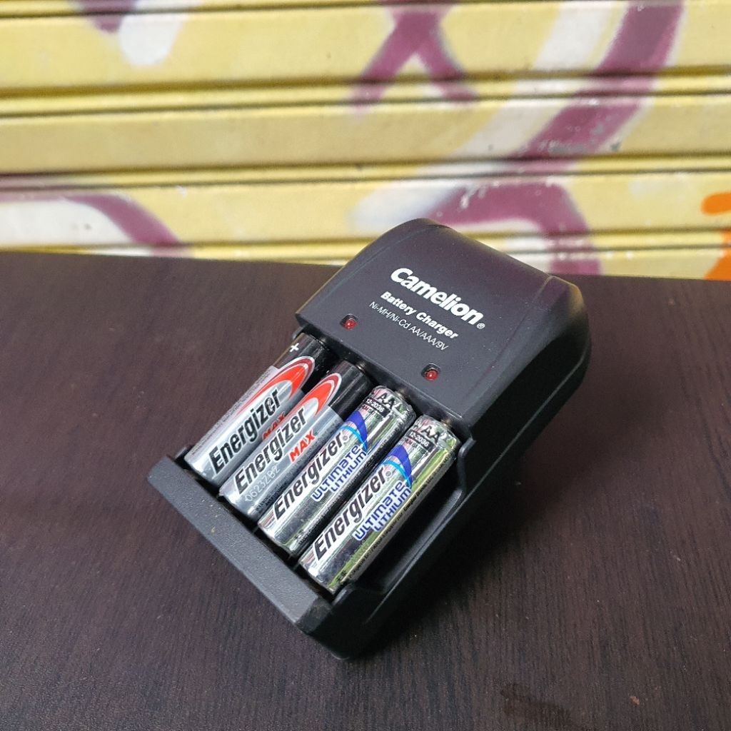 Charger Camelion + Baterai Energizer Ultimate