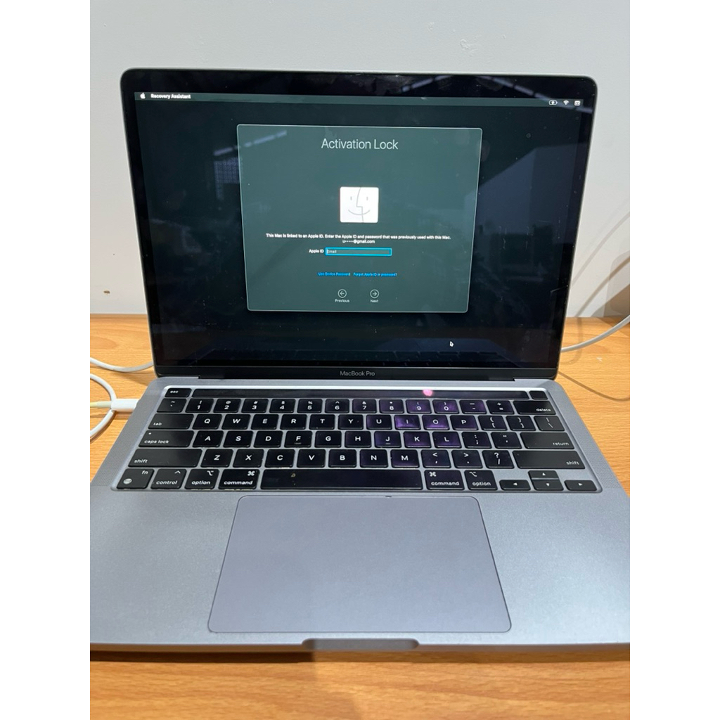Macbook Pro M2 (lock iCloud)