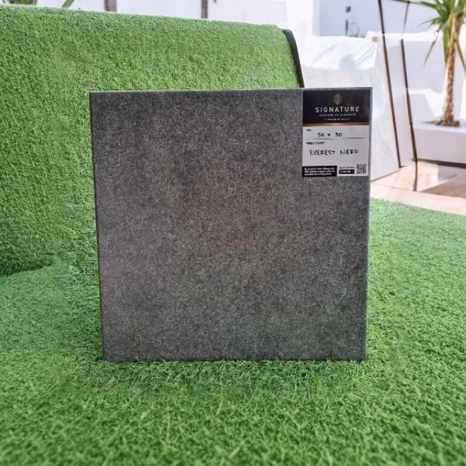 Keramik Lantai 30x30 Everest Nero