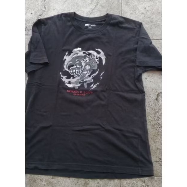 Kaos UNIQLO X One piece