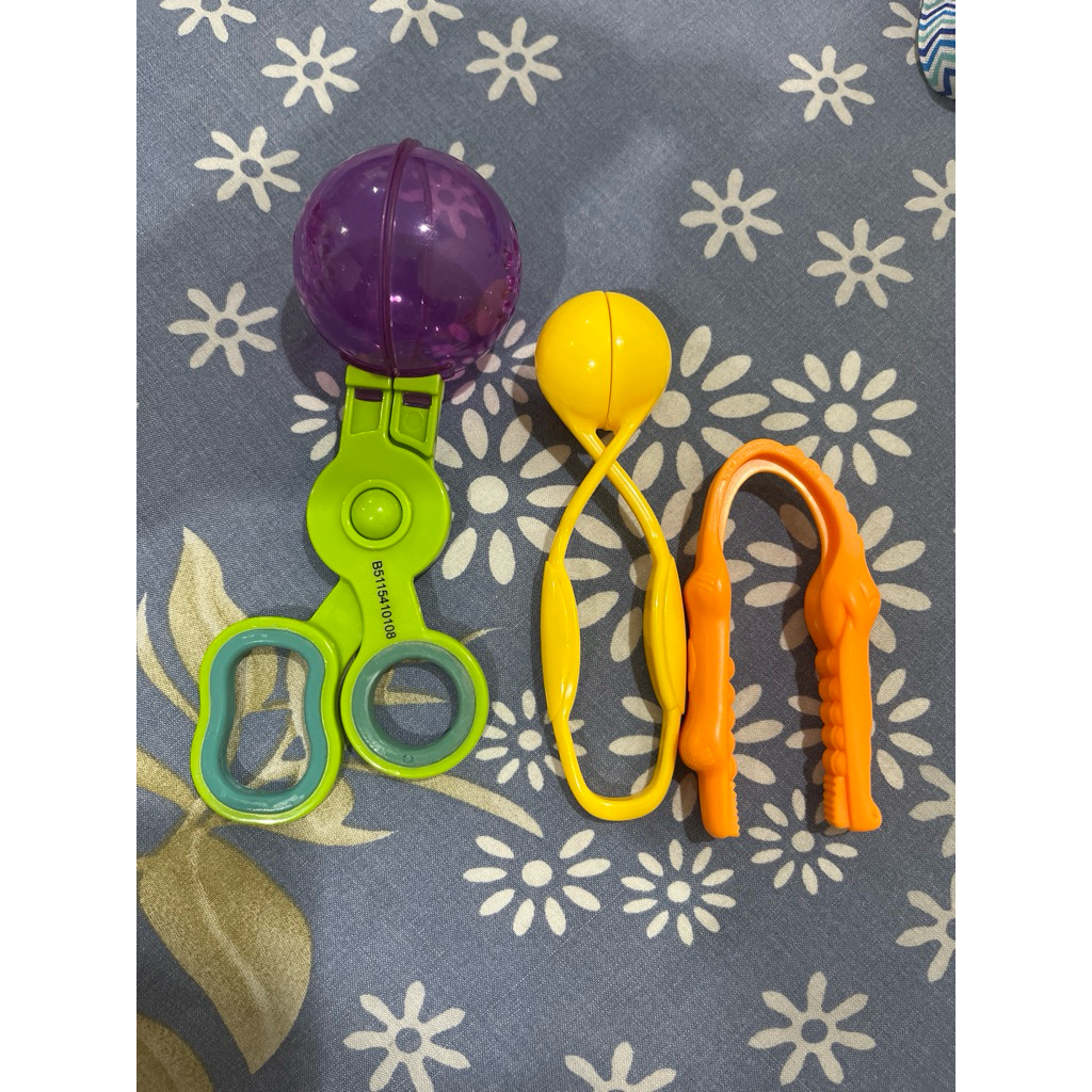 preloved Learning Resources Helping Hands Fine Motor Tool set (minus pipet)