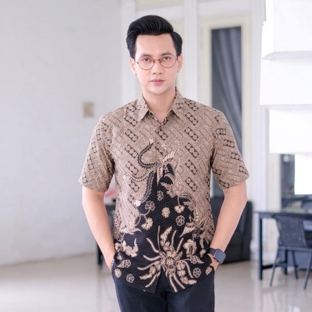 Evano Batik | KEMEJA BATIK PRIA SLIMFIT PREMIUM MOTIF TEJAWULAN MOCCA LENGAN PENDEK