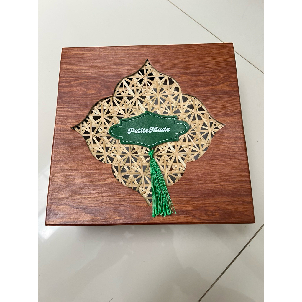 Box hampers kayu ekslusif