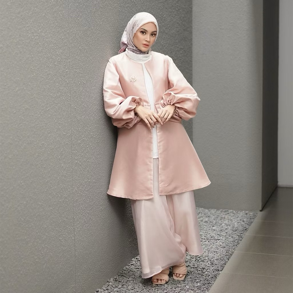 JENNA & KAIA ZAVIA OUTER PINK