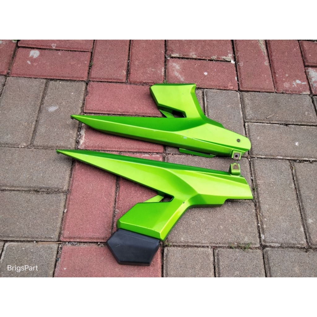 cover sambungan kecil bodi belakang yamaha jupiter mx new 135 original
