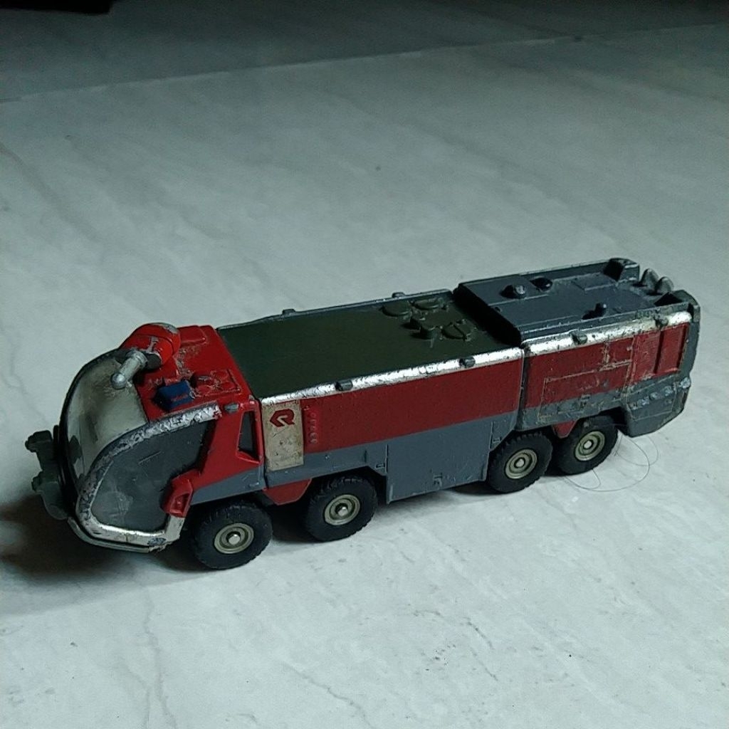 siku model 1889 truck pemadam di lengkapi dengan meriam air