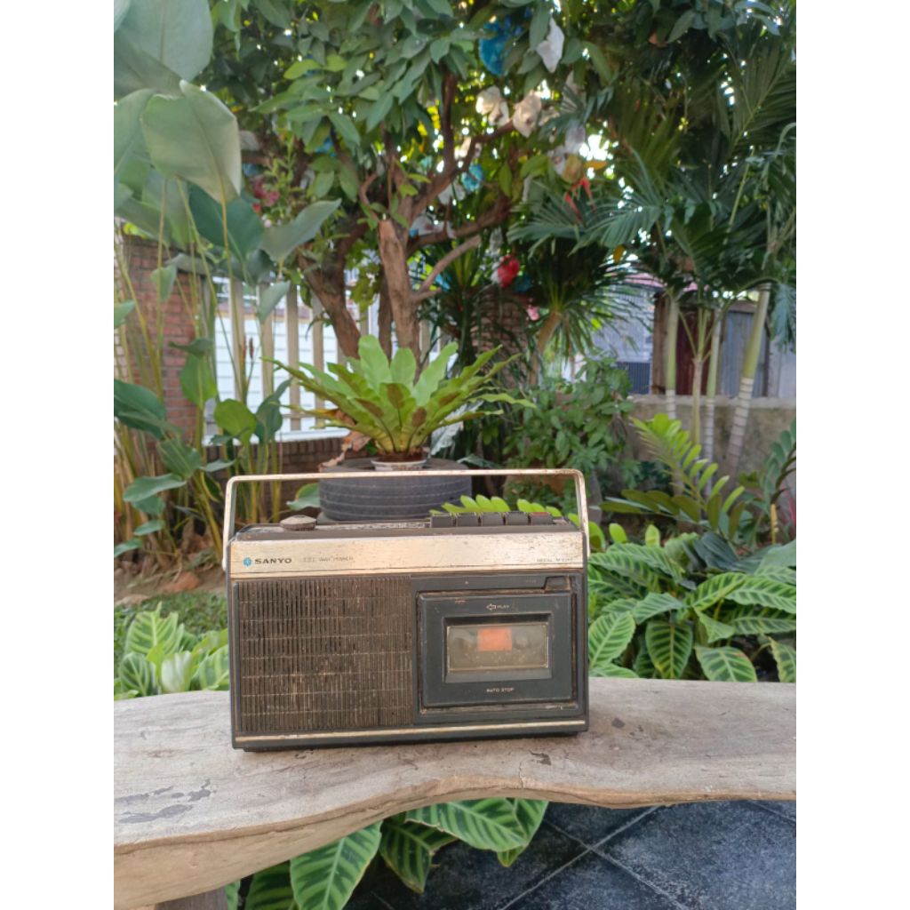 Radio Sanyo M 2210