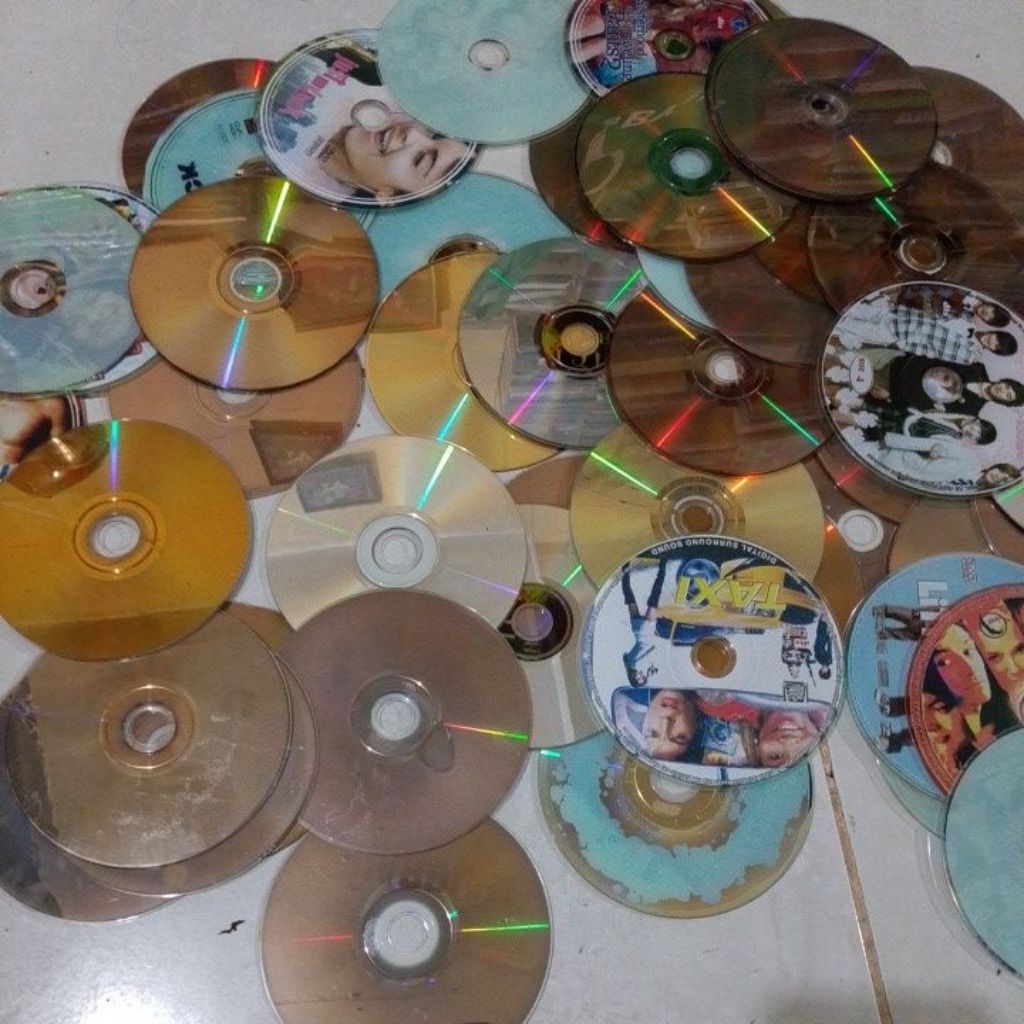 Kaset CD bekas pakai untuk kerajinan tangan Decoration paket 40 pcs Rp 20000