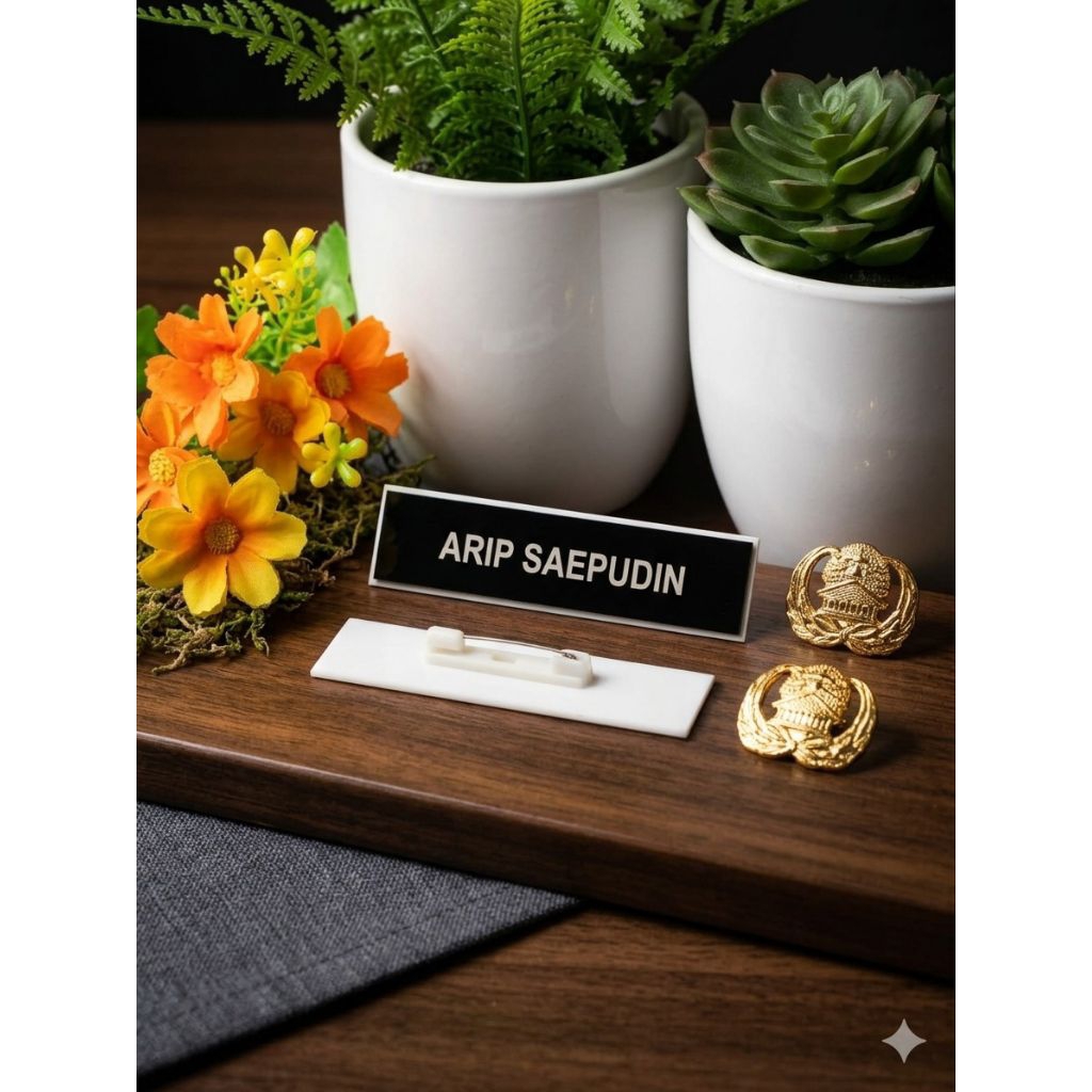 PAPAN NAMA DADA DAN PIN KORPRI PENITI SATU SET