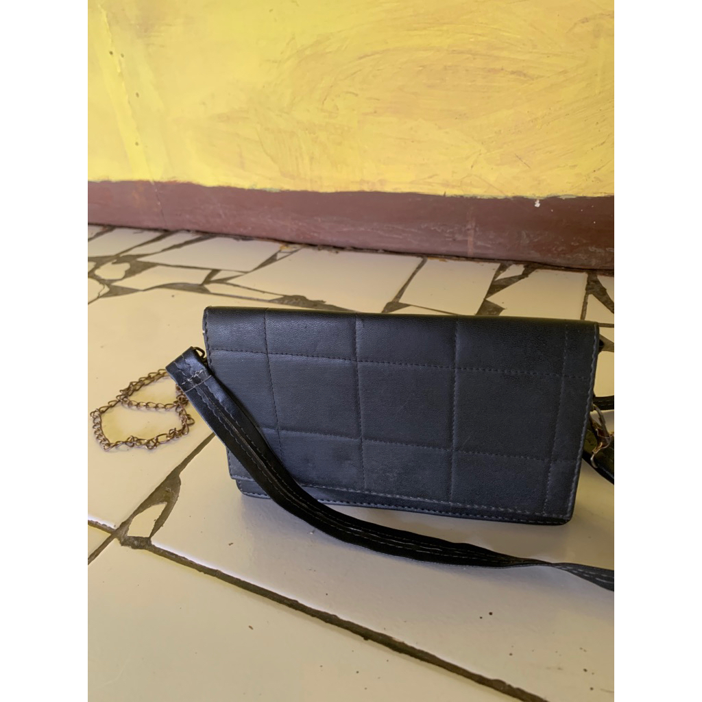 Preloved Tas Selempang Lucira Barel Kulit Sintesis Rantai Ulir