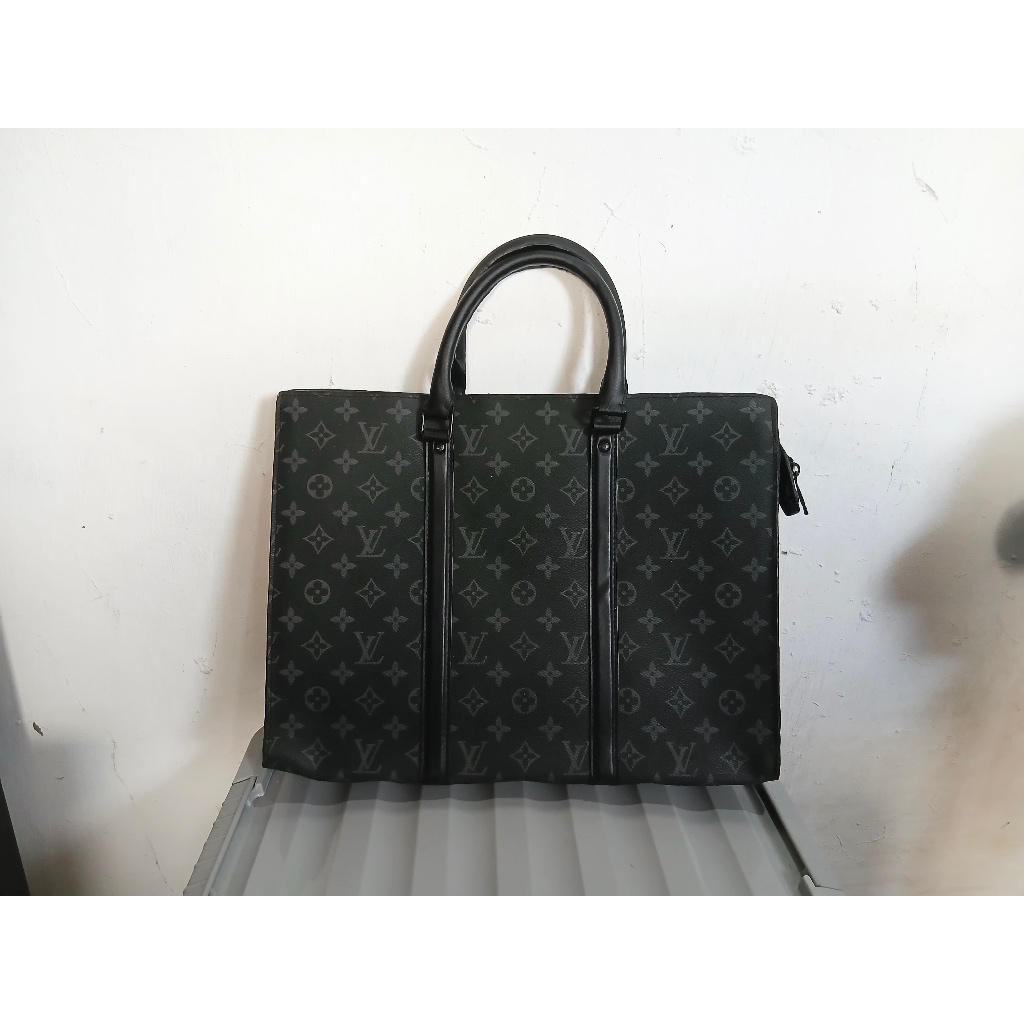 tas briefcase laptop kerja brand LV monogram signature hitam black full kulit leather preloved
