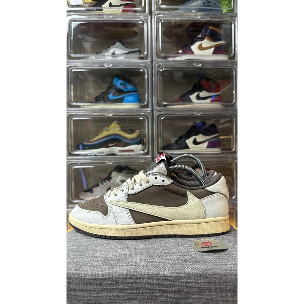 AIR JORDAN 1 LOW TRAVIS SCOTT REVERSE MOCHA , SEPATU , SHOES , SNEAKERS