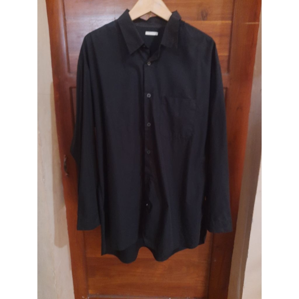 KEMEJA LENGAN PANJANG GU HITAM JUMBO