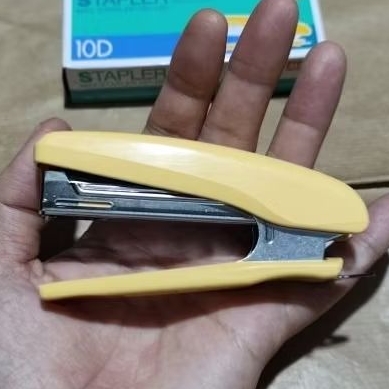 Stapler Merk MAX Seri HD-10D Warna Kuning.