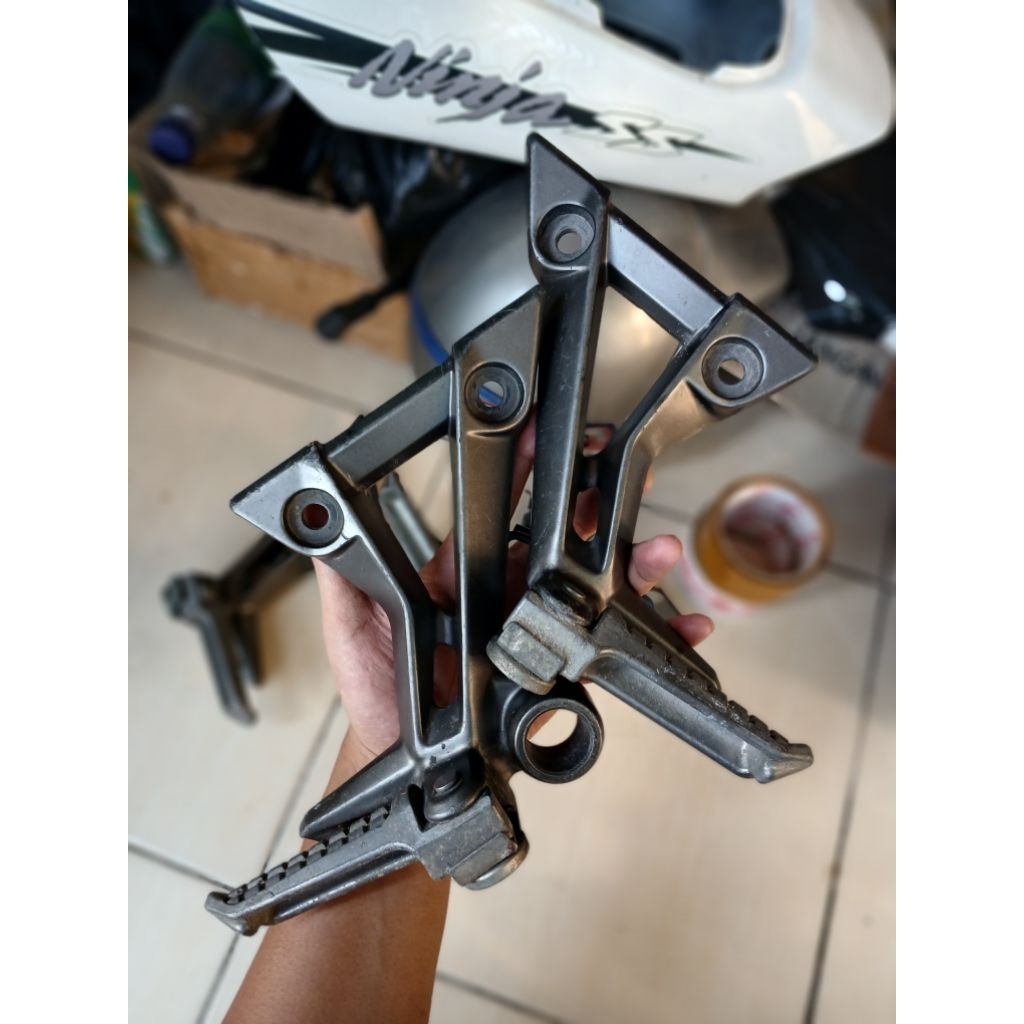 Footstep belakang ninja 250 Fi original