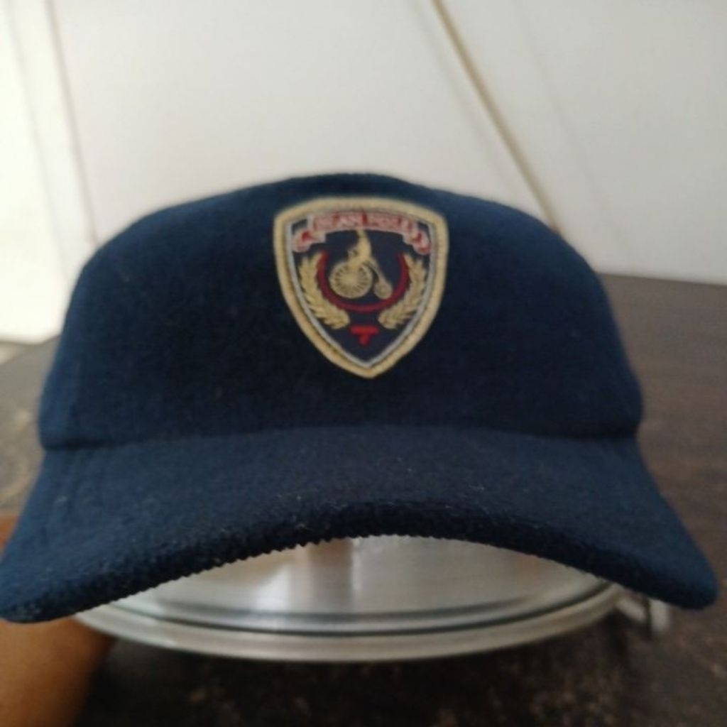 Topi winter baseball caps bahan wol tebal lembut warna navy pekat logo bordir BEANPOLE second Origin