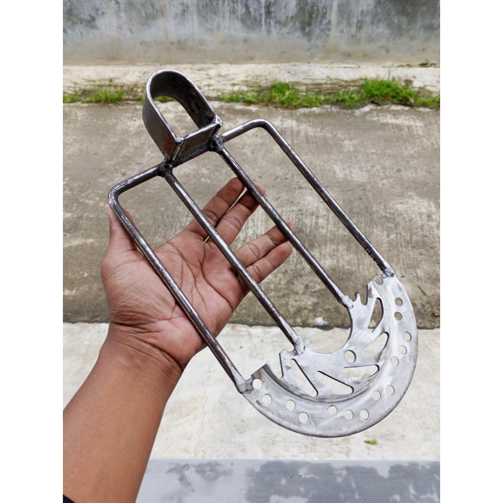 Cangkul Bolong Lahan Basah Anti Lengket