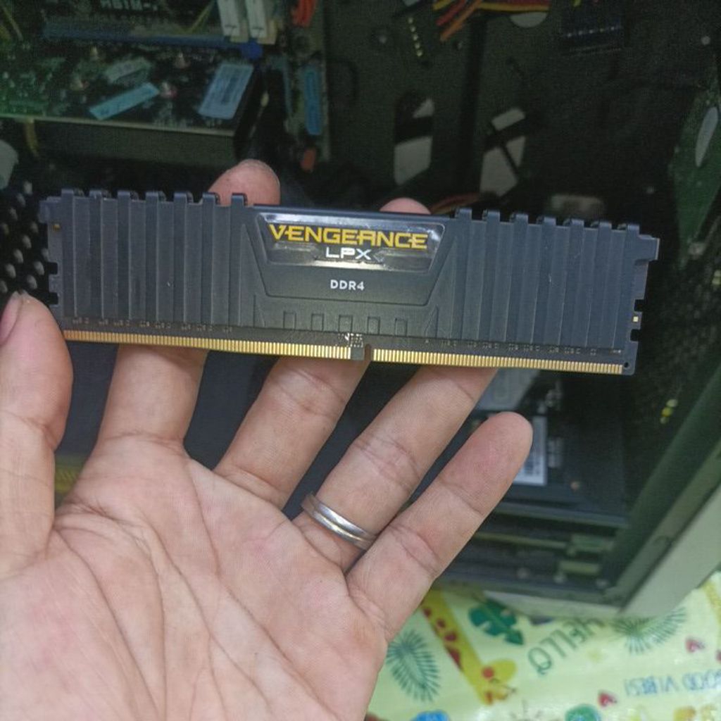 ram ddr4 8 gb merek Corsair 2666mhz