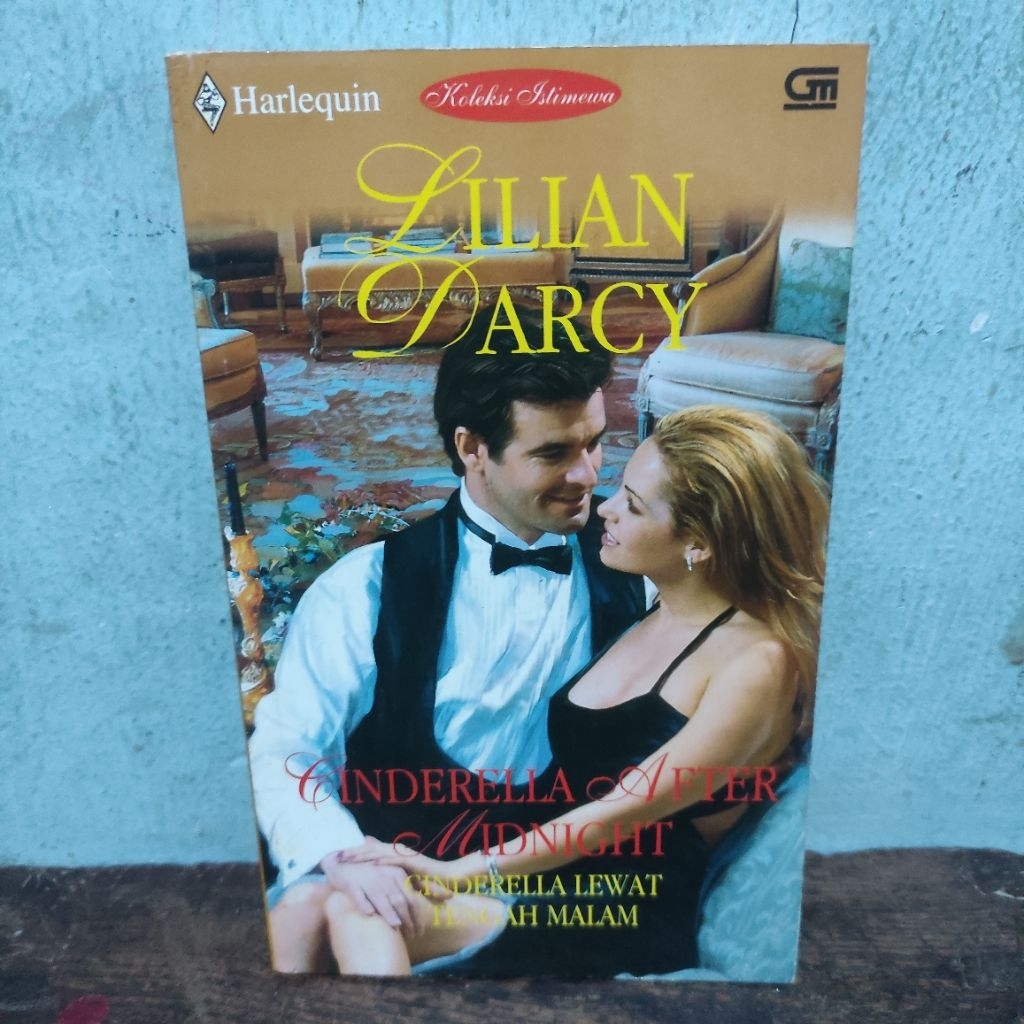 NOVEL HARLEQUIN : CINDERELLA LEWAT TENGAH MALAM