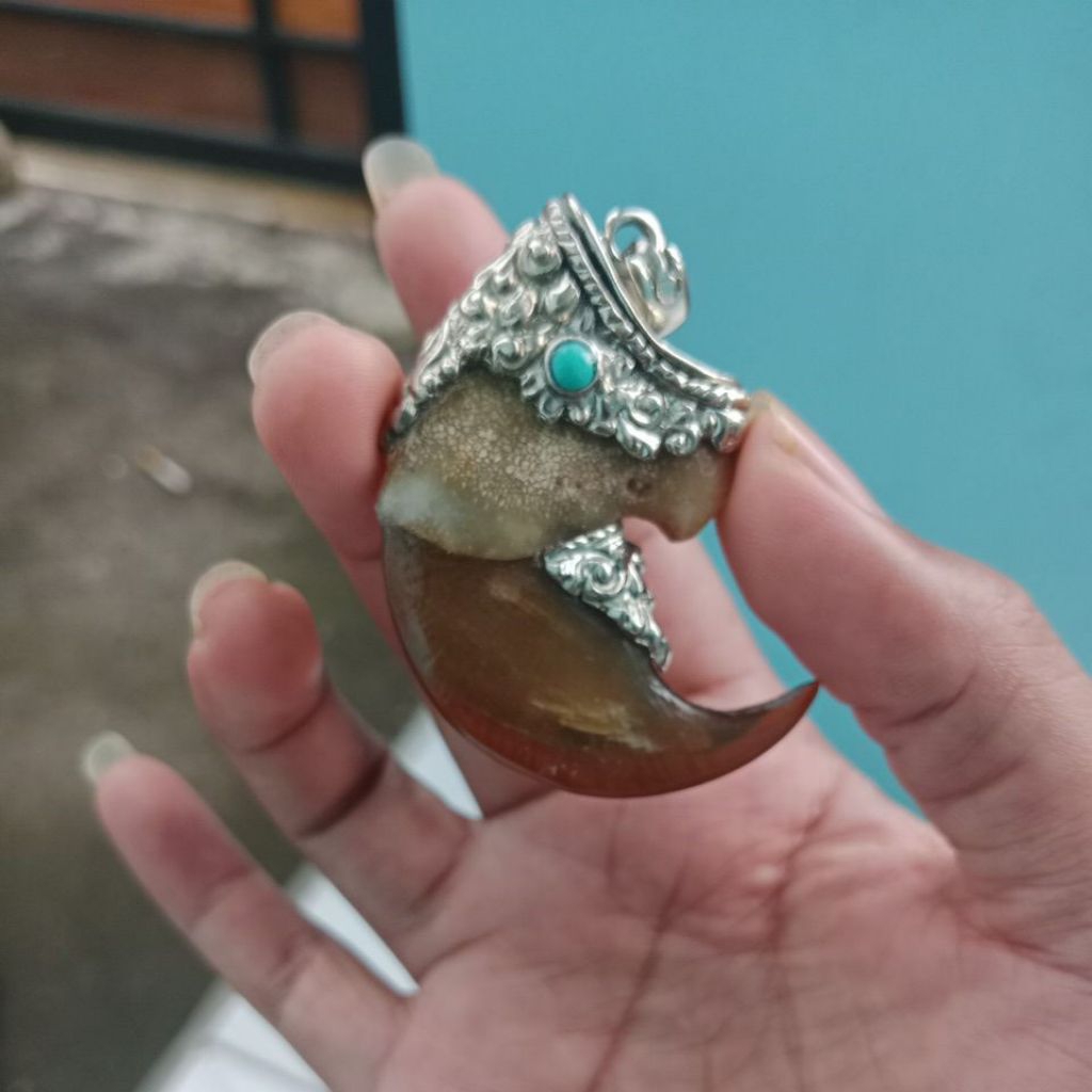 liontin kuku hm