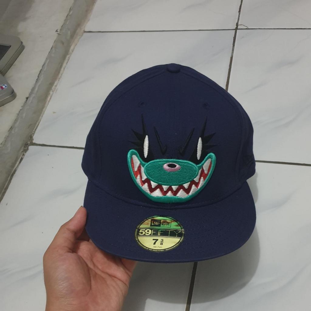 Topi New Era 59fifty x Kidrobot x Toumari size 7 3/8 second vgc