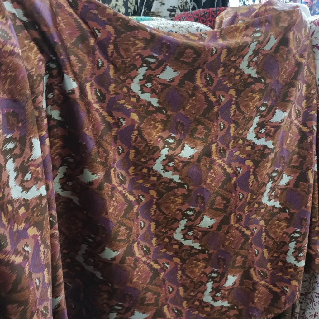 Kain satin silk motif abstrak - kain silk premium - kain silk garmen terbaru - kain satin silk motif