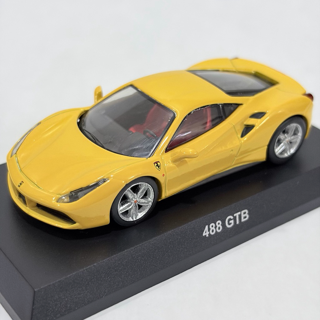 Kyosho Ferrari 488 GTB 1/64