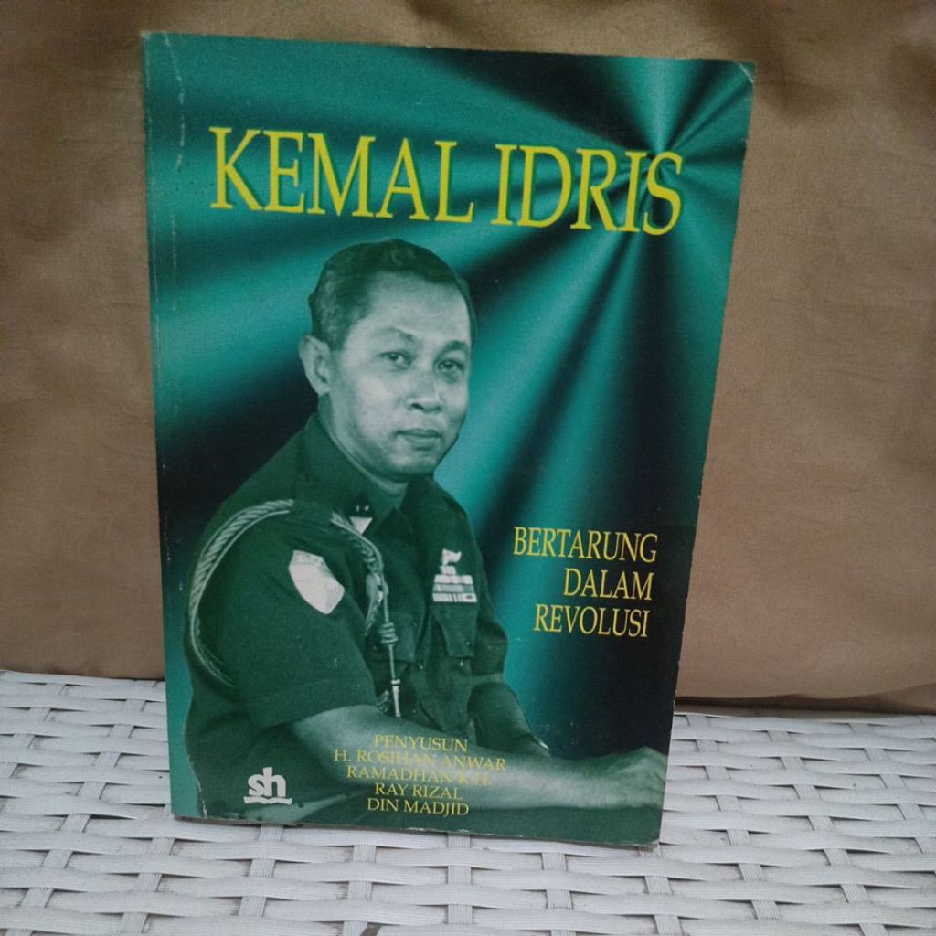BERTARUNG DALAM REVOLUSI - KEMAL IDRIS
