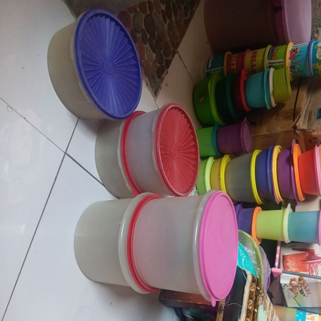 Deco canister tupperware