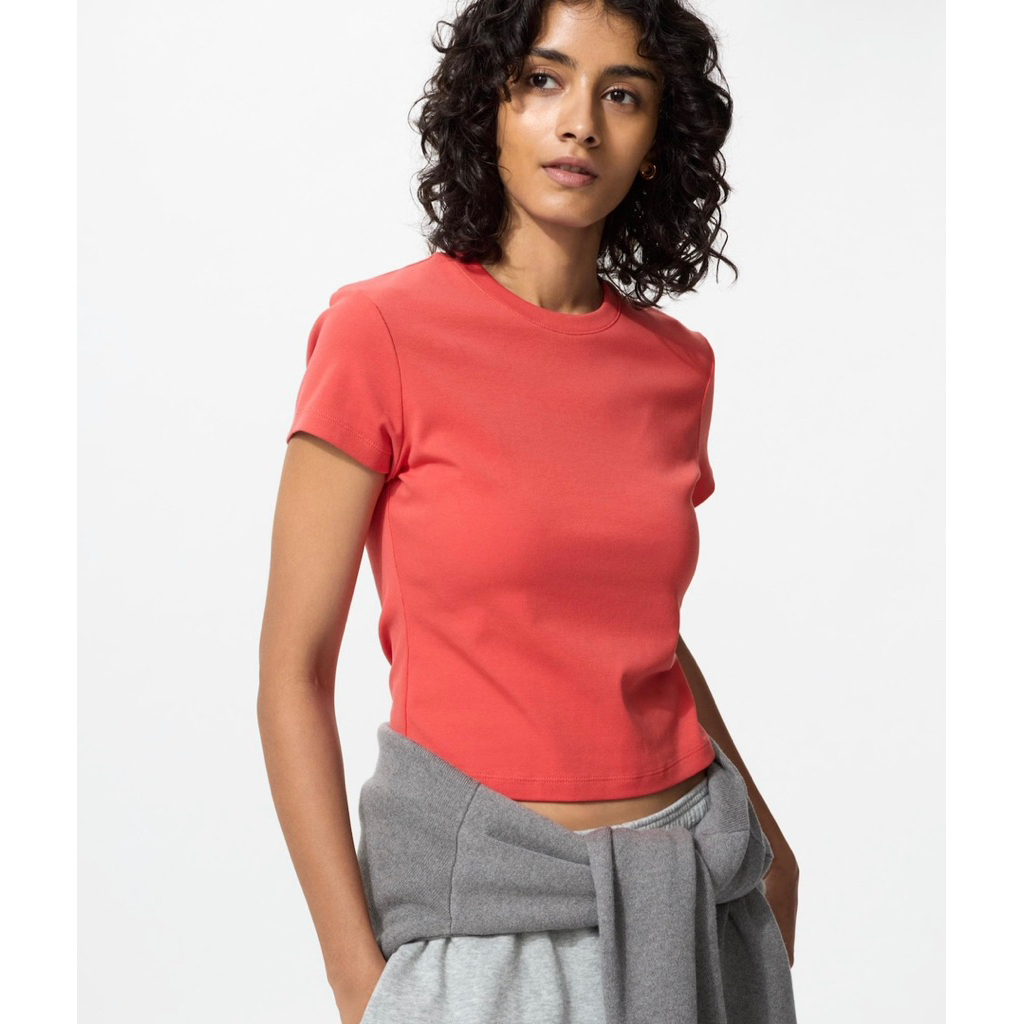 Uniqlo t shirt mini crop top