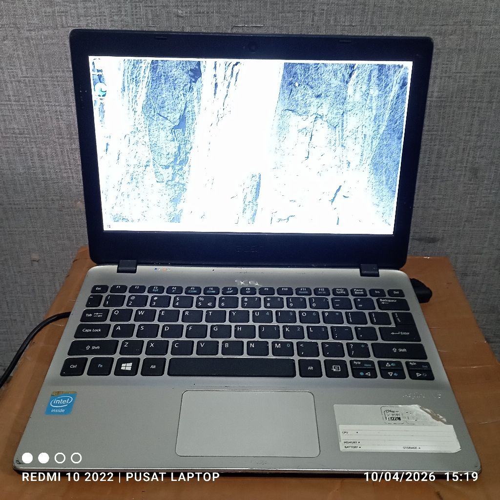 Laptop Acer Aspire V5-132 series windows 7 prosesor Intel Celeron Ram4gb DDR3 HDD500gb Lcd11in mesin