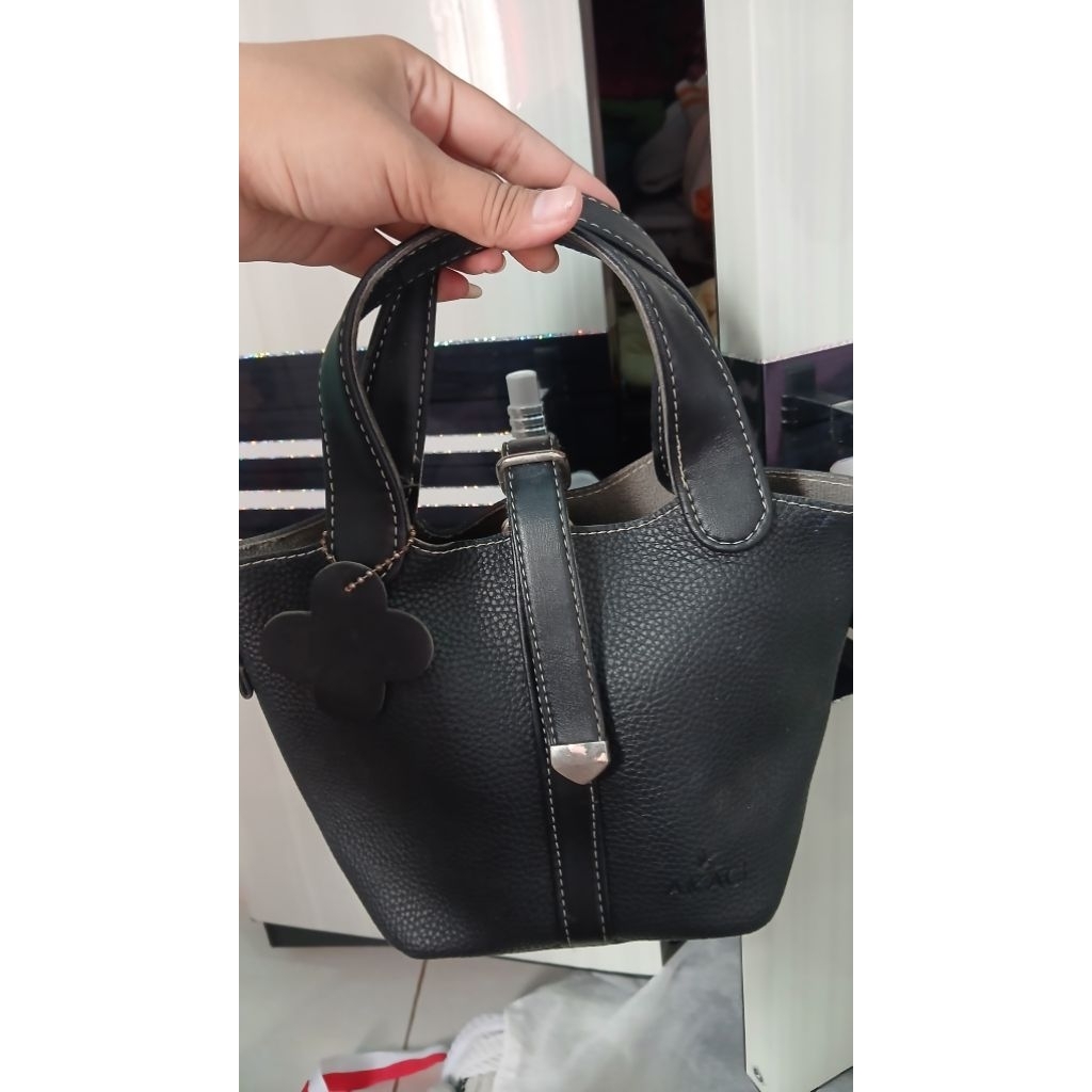 Tas AKACI
