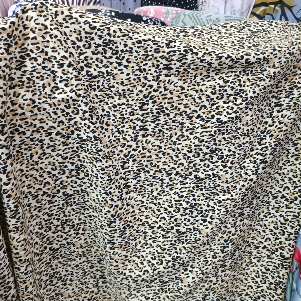 kain ceruty zara crepe motif - kain zara meteran - kain ceruti zara motif macan - kain zara crep gar