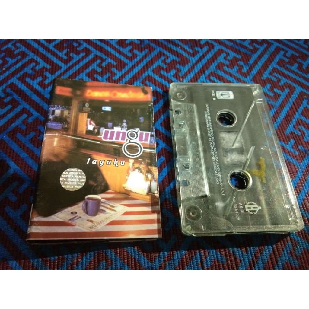 Kaset Ungu