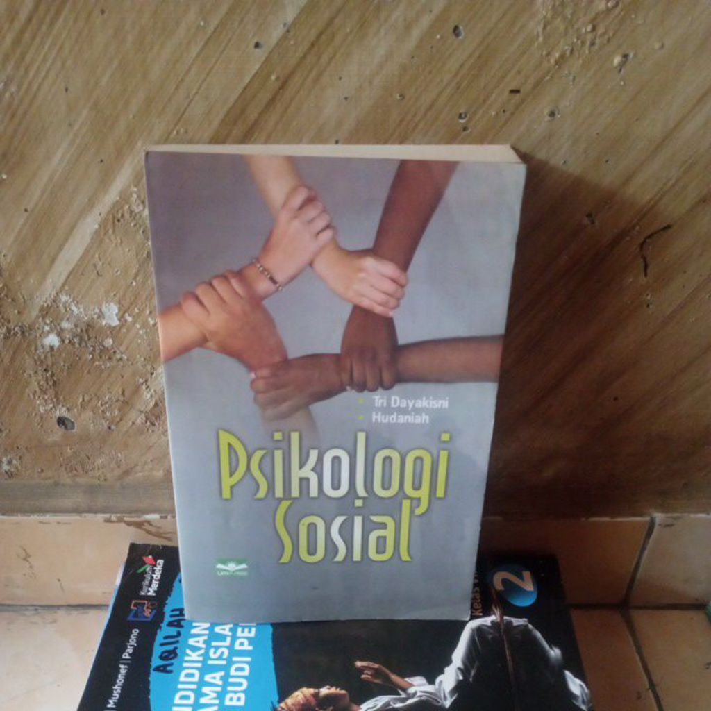 buku bekas; Psikologi Sosial oleh Tri Dayakisni UMM Press