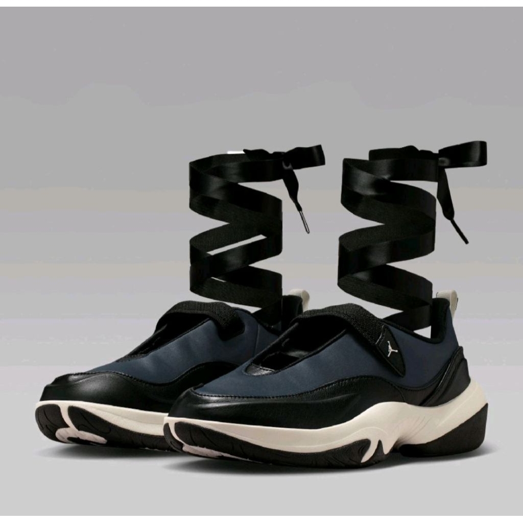 NIKE WOMEN'S SHOES - NIKE JORDAN POINTE - BLACK/SAIL